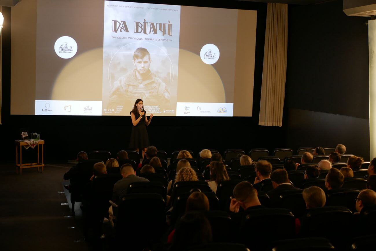 Foto von Oksanas Rede vor der Filmvorführung